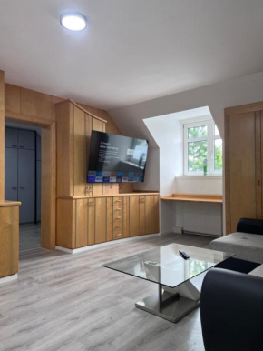 ROYAL RACiNG SUiTE